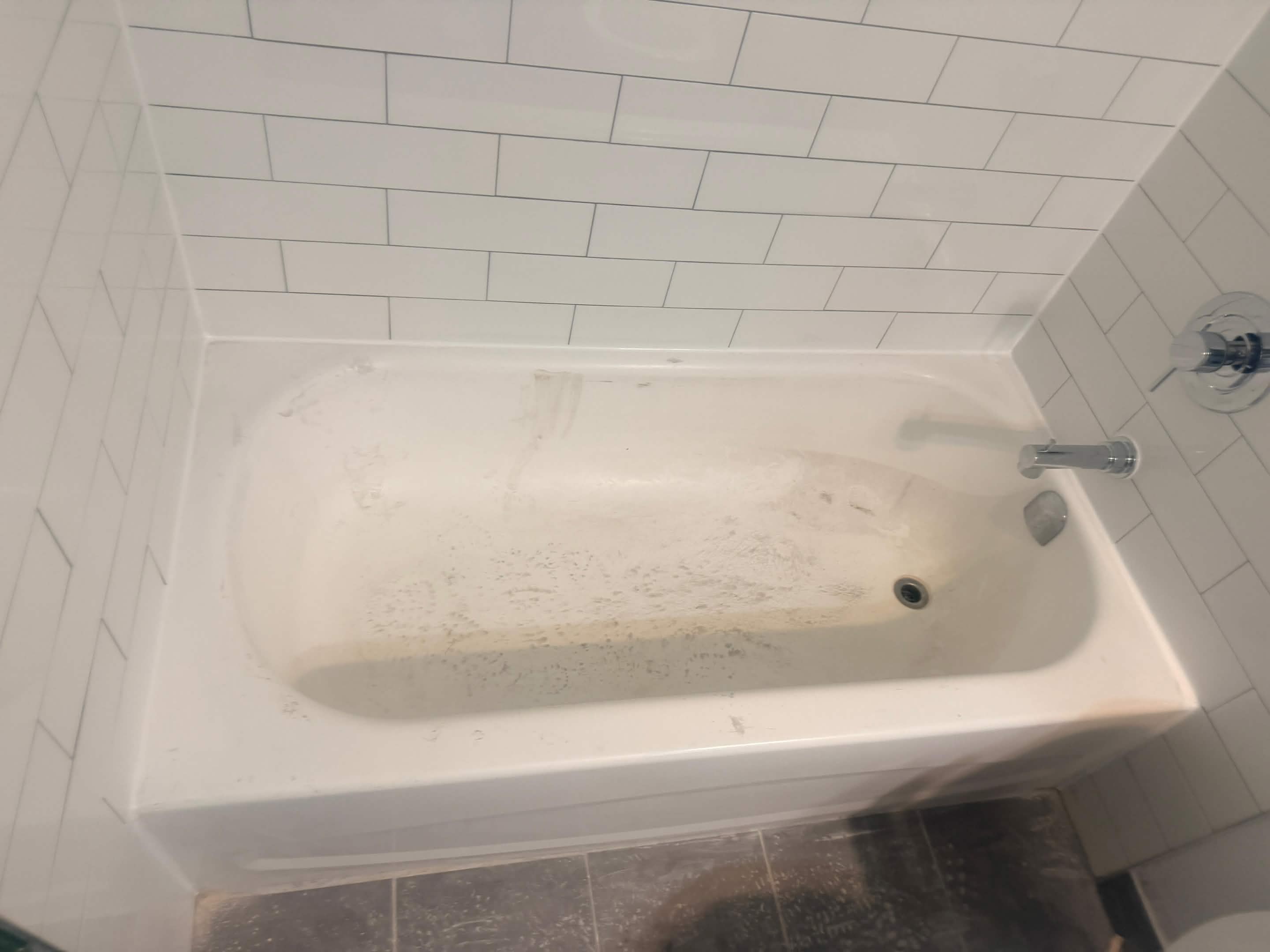 Bathtub before reglazing in Toronto
