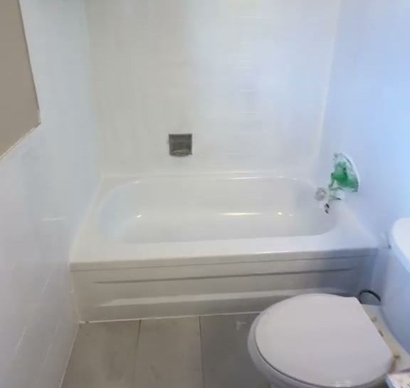 Shower after refinishing in Toronto